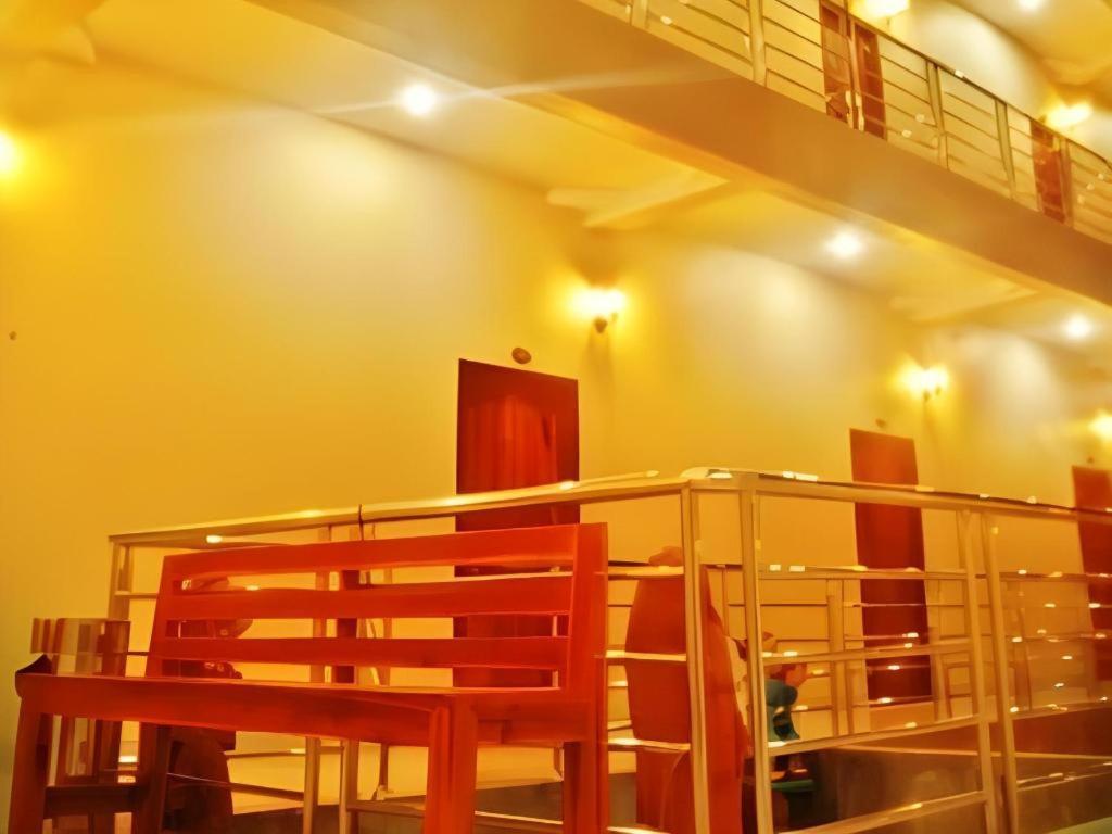107 Tower Hotel Нан Екстериор снимка