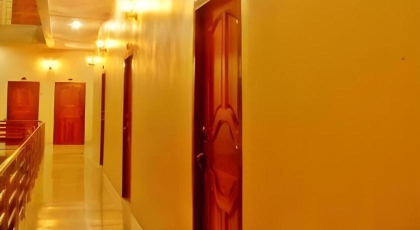 107 Tower Hotel Нан Екстериор снимка