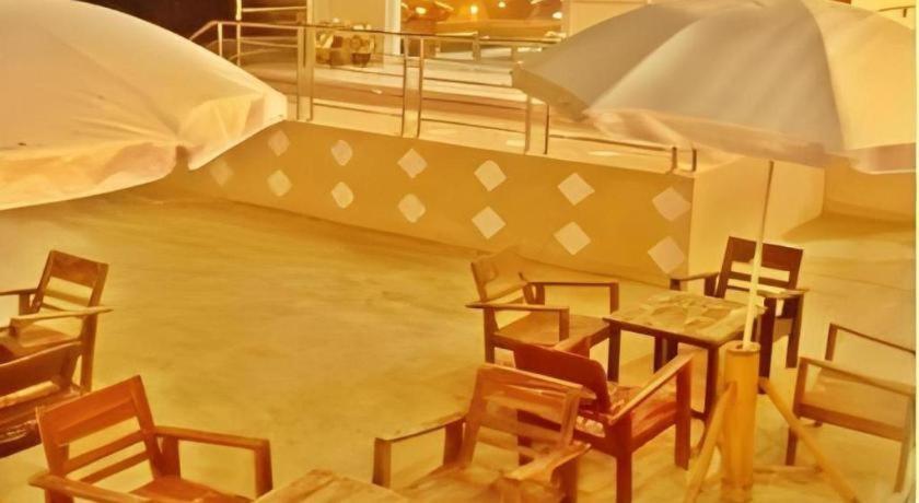 107 Tower Hotel Нан Екстериор снимка